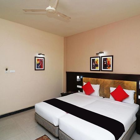 Capital O 40848 Hotel Mirabel Kupand Экстерьер фото