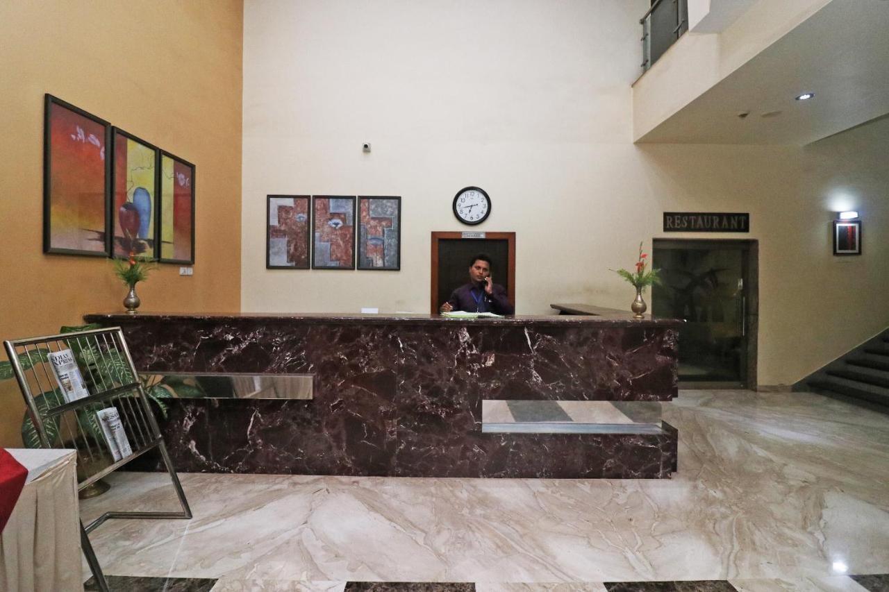 Capital O 40848 Hotel Mirabel Kupand Экстерьер фото