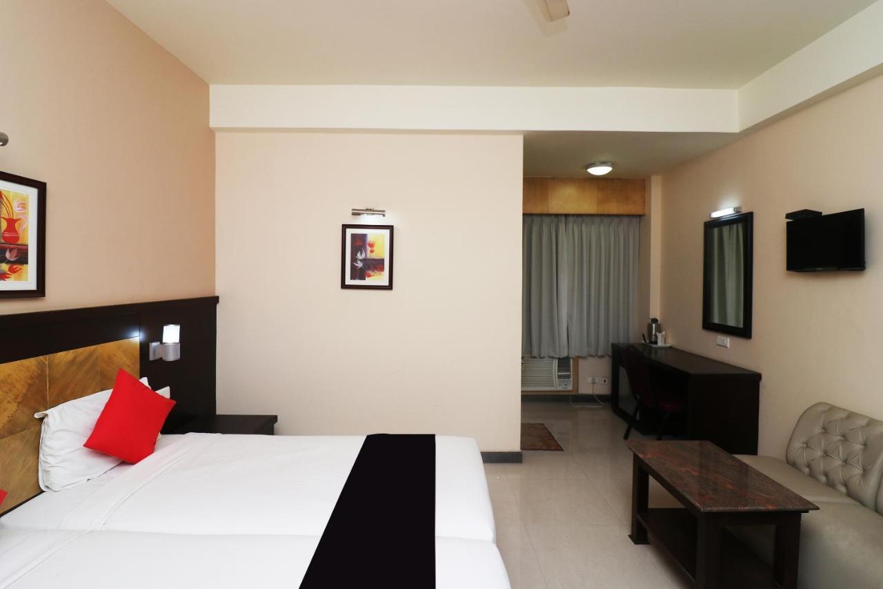 Capital O 40848 Hotel Mirabel Kupand Экстерьер фото